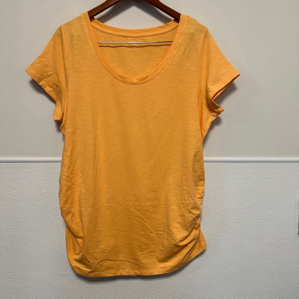 NWT Old Navy Maternity Shirt, XL light Orange Fitted gathered sides lightweight